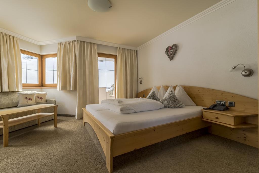 זאמנאון Hotel Garni Chasa Nova מראה חיצוני תמונה