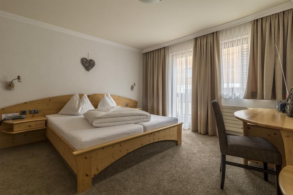 זאמנאון Hotel Garni Chasa Nova מראה חיצוני תמונה