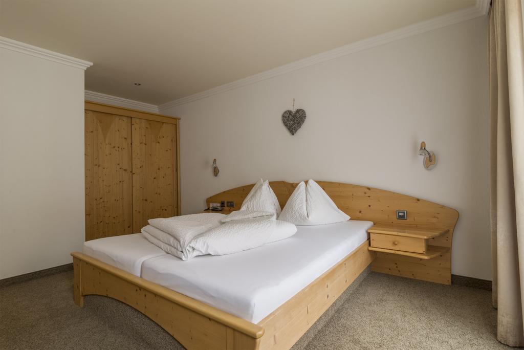 זאמנאון Hotel Garni Chasa Nova מראה חיצוני תמונה