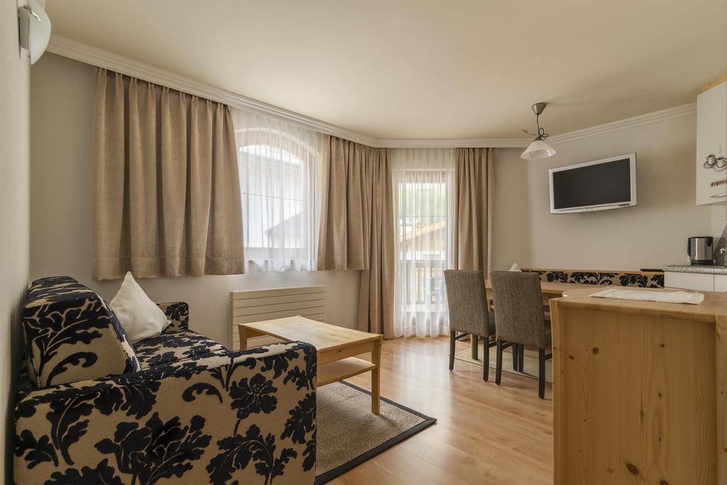 זאמנאון Hotel Garni Chasa Nova מראה חיצוני תמונה