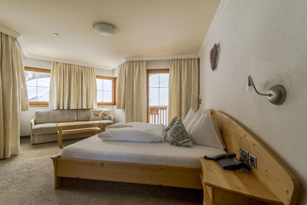 זאמנאון Hotel Garni Chasa Nova מראה חיצוני תמונה
