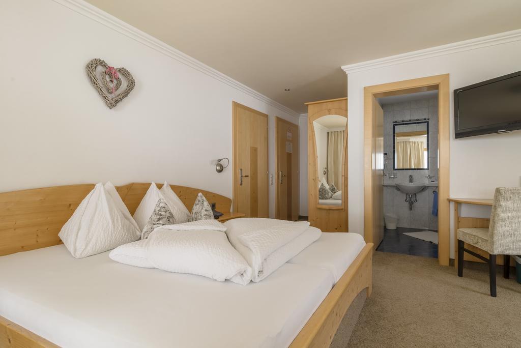זאמנאון Hotel Garni Chasa Nova מראה חיצוני תמונה